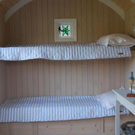 Molly Dishwasher Shepherds Hut Frant Exterior photo
