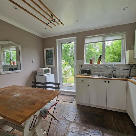 Molly Dishwasher Shepherds Hut Frant Exterior photo