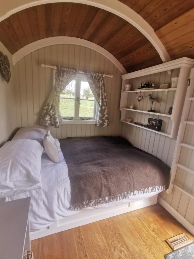 Molly Dishwasher Shepherds Hut Frant Exterior photo