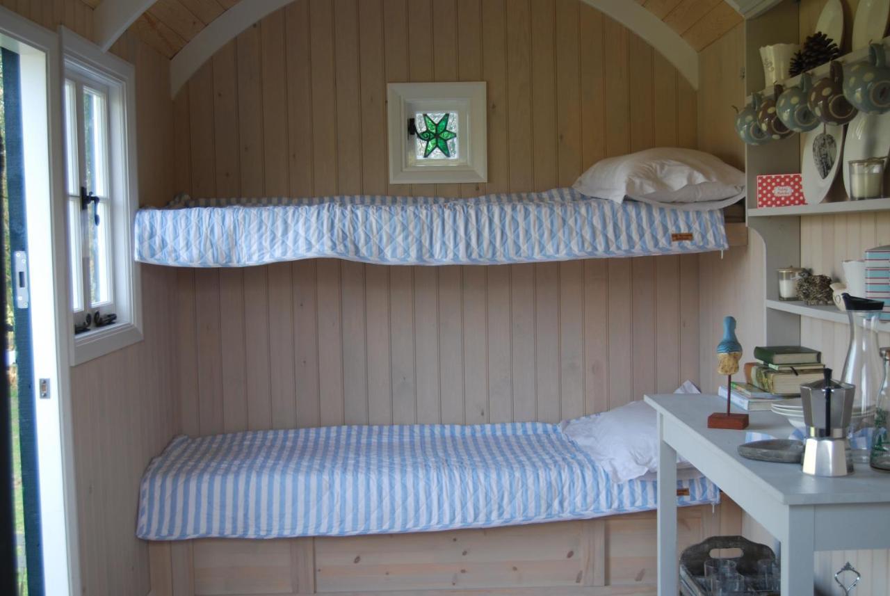 Molly Dishwasher Shepherds Hut Frant Exterior photo
