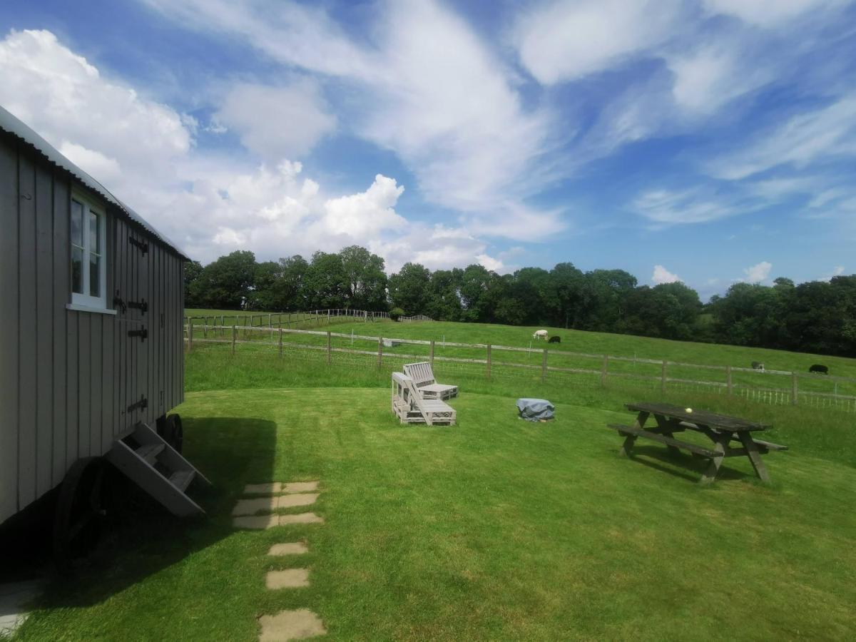 Molly Dishwasher Shepherds Hut Frant Exterior photo