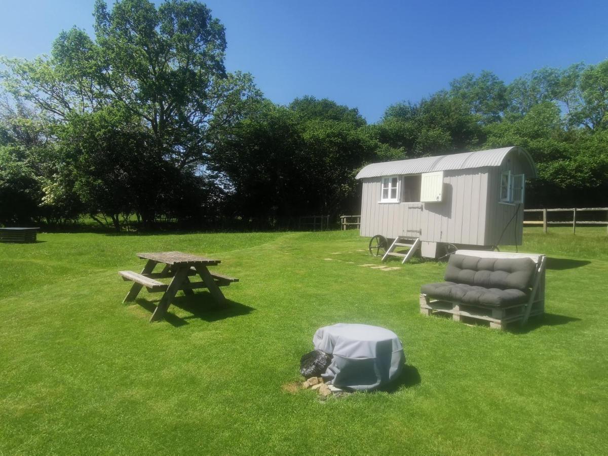 Molly Dishwasher Shepherds Hut Frant Exterior photo