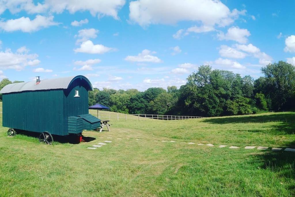 Molly Dishwasher Shepherds Hut Frant Exterior photo