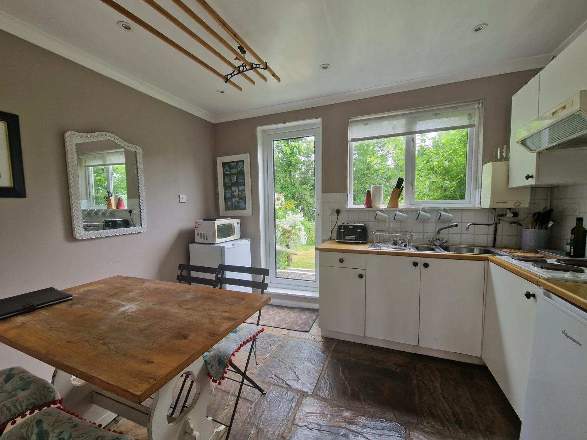 Molly Dishwasher Shepherds Hut Frant Exterior photo